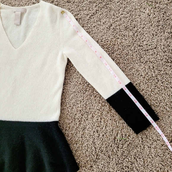 Banana Republic Ruffled Black White Sweater, V-neck Sweater, Size M - Picture 11 of 11